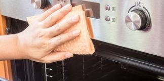 10 Useful Hacks to Clean a Dirty Oven