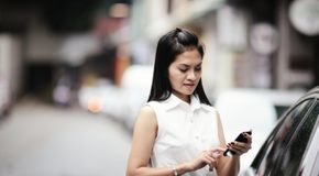 Is there an app to monitor your IRS refund status?