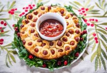 How to Make a Tear-Apart Pigs in a Blanket Wreath