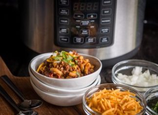 Easy Crockpot Chili Mac Recipe