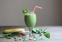 How to Make a Smoothie With a Food Processor