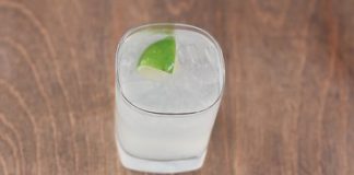 How to Make a Classic Gin and Tonic