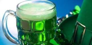How to Add Food Coloring to a Drink to Change the Appearance & Make It Taste Different