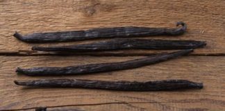How to Make Vanilla Vodka