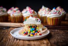 How to Make Piñata Cupcakes