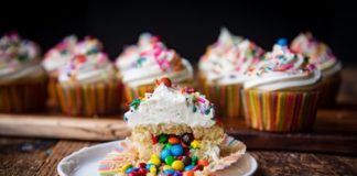 How to Make Piñata Cupcakes