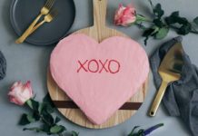 How to Make a Heart-Shaped Cake