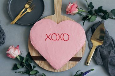 How to Make a Heart-Shaped Cake