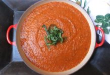 How to Make Tomato Sauce From Fresh Tomatoes