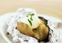 How to Do a Baked Potato Bar for a Wedding Buffet
