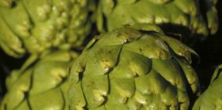 How to Tell When an Artichoke Is Done Cooking