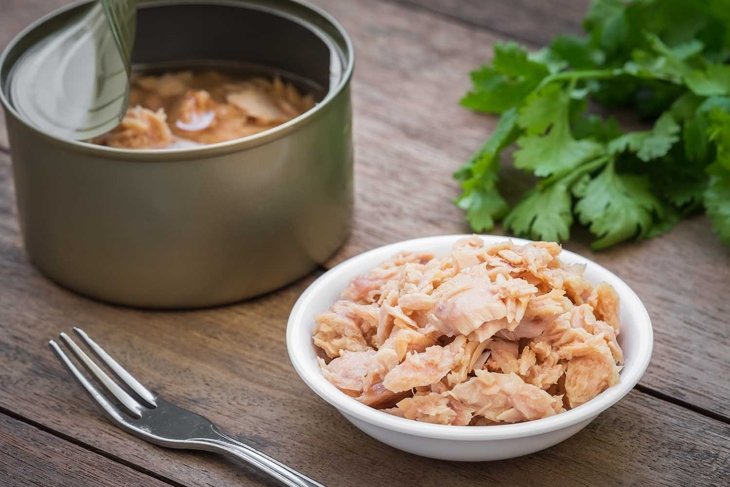 Canned tuna fish in bowl