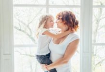 How To Be a Present Mom: 10 Present Parenting Tips and Ideas