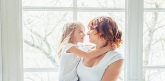 How To Be a Present Mom: 10 Present Parenting Tips and Ideas