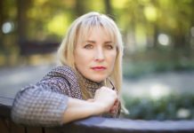 Middle Age & Fabulous: 10 Hairstyles That Make You Look Younger