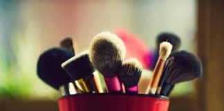 How to Clean Makeup Brushes The Right Way: 14 Tips and Tricks