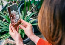 Is it safe to visit your mother on Mother's Day? A doctor offers a decision checklist